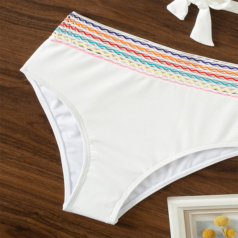 Lourdes® | Bikini de colores con tirantes cruzados y cintura alta.