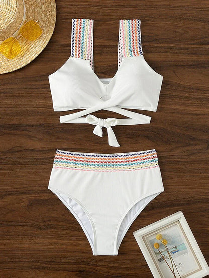 Lourdes® | Bikini de colores con tirantes cruzados y cintura alta.