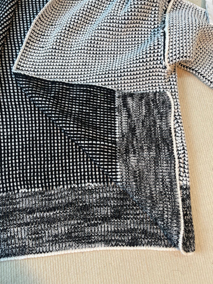 Xóchitl® | Cárdigan gris sencillo con mangas largas.