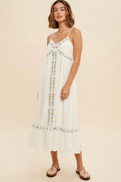 Laura - Vestido Midi Bordado Summer Breeze