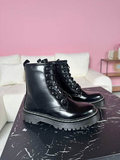 Susana® | Botas negras brillantes