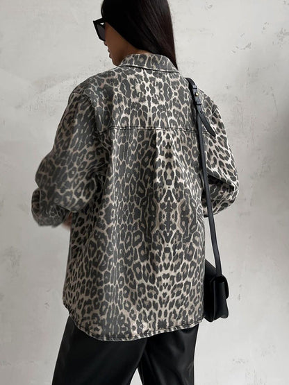 Sandra® | Chaqueta Alejandra con animal print de leopardo.