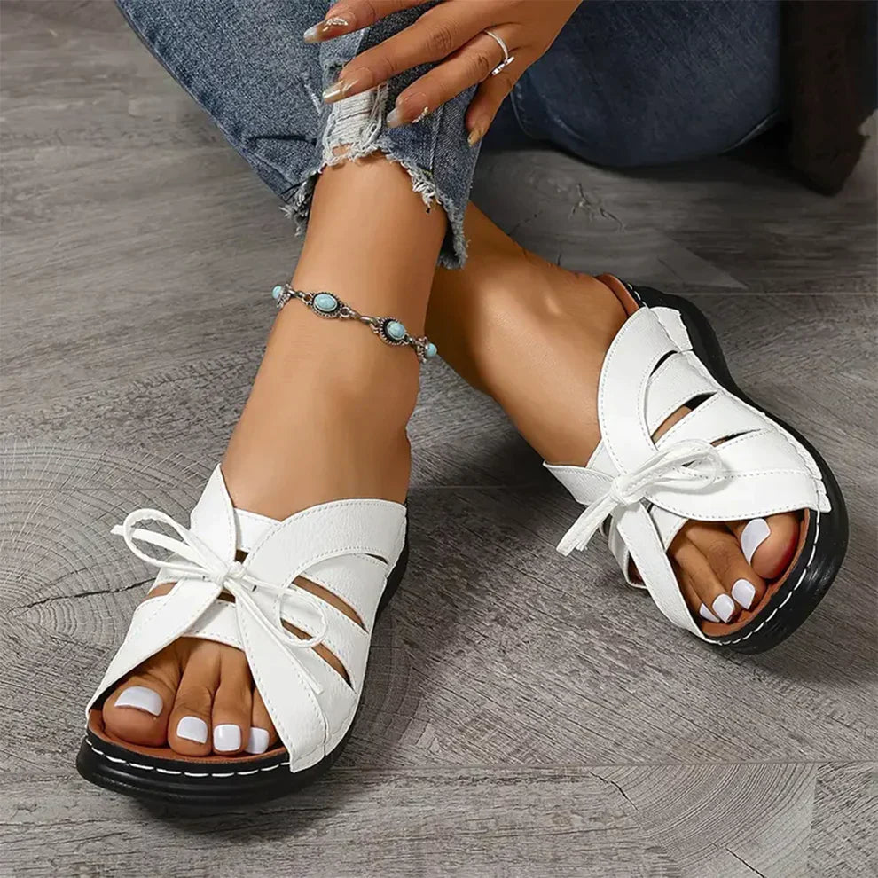 Zenda® | Sandalias cómodas con pajarita.