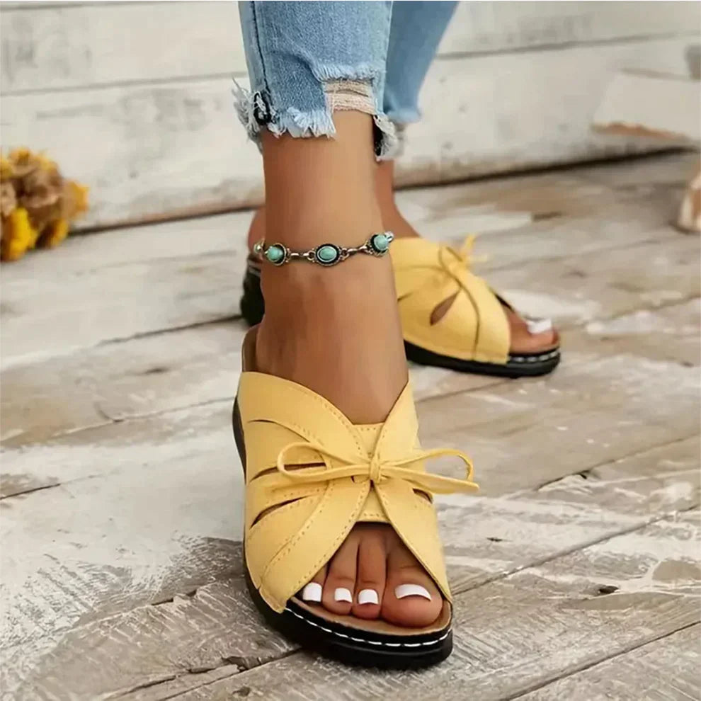 Zenda® | Sandalias cómodas con pajarita.