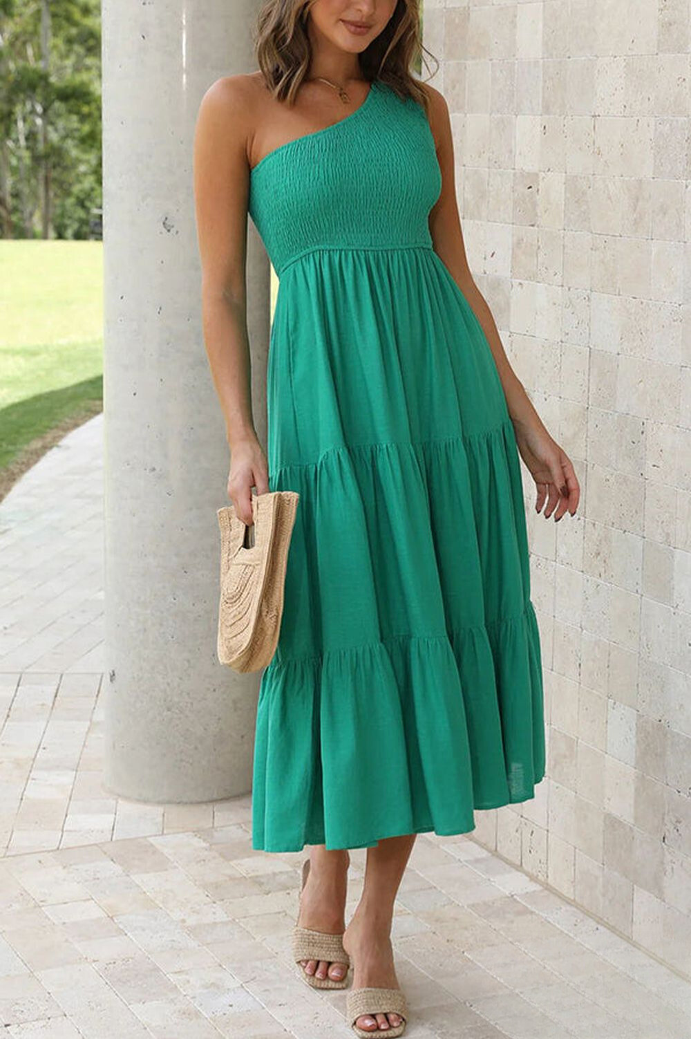 Vestido midi asimétrico con hombros descubiertos y bolsillos de Simply Charmed