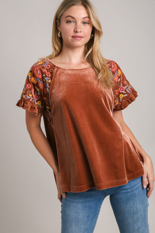 Yoselin® | Blusa de terciopelo de manga corta con bordado