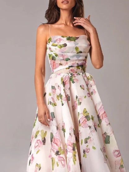 Vestido de tirantes con estampado elegante