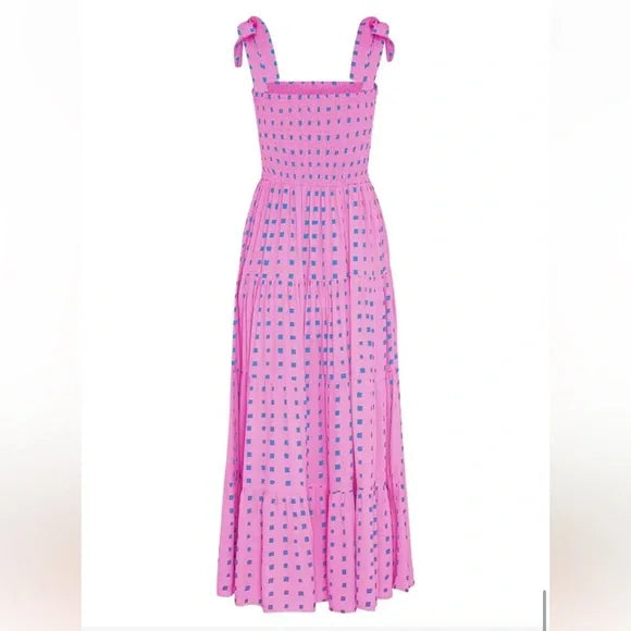 Vestido maxi fruncido con dobladillo de volantes en estampado geométrico rosa