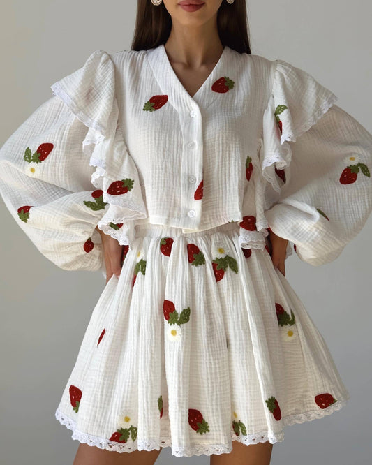 Conjunto de dos piezas de falda con estampado de fresas y volantes de hojas de algodón de moda