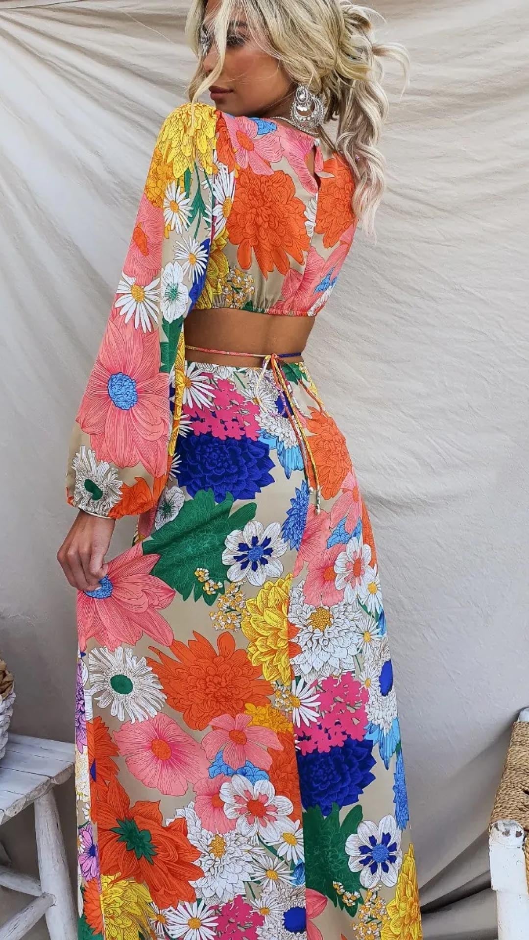 Maria - Maxivestido estampado floral con espalda abierta y detalles elásticos